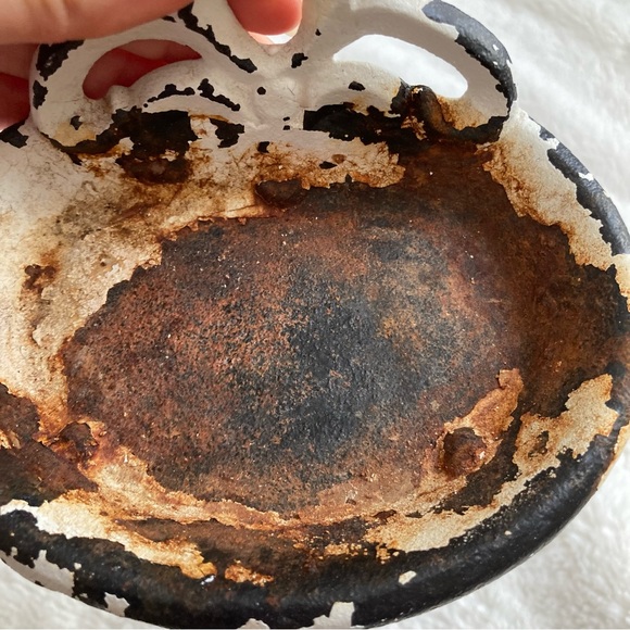 Vintage rusty wrought iron soap dish farmhouse shabby chippy paint country - Picture 4 of 12